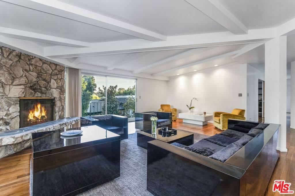 Beverly Hills, CA 90210,1501 Schuyler RD