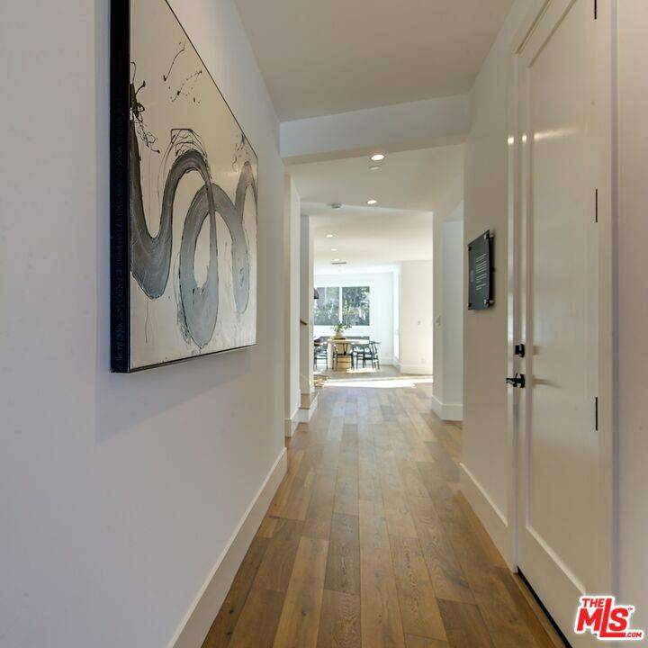 Studio City, CA 91602,10810 Valley Spring LN