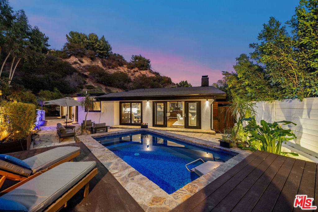 Beverly Hills, CA 90210,9596 Shirley LN