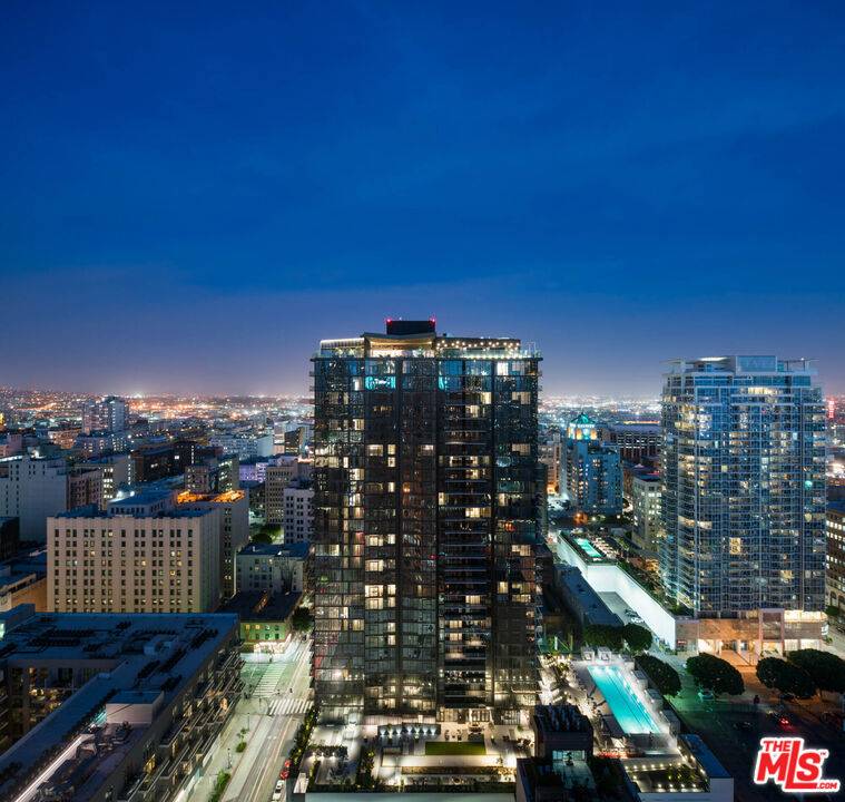 Los Angeles, CA 90014,801 S OLIVE ST #PH 4