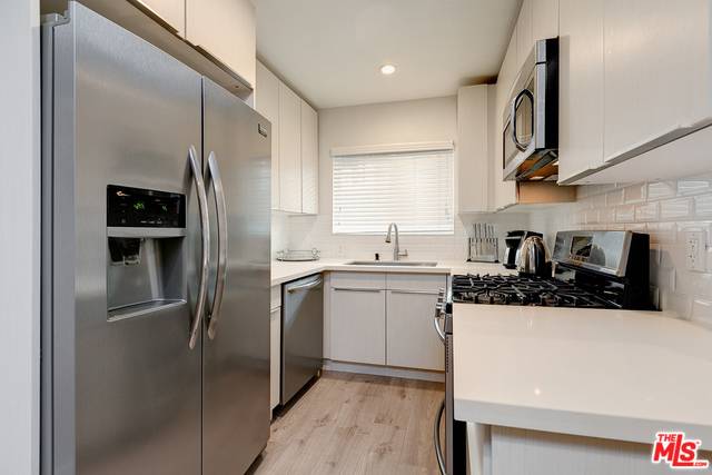 Los Angeles, CA 90046,1406 N MARTEL AVE #3