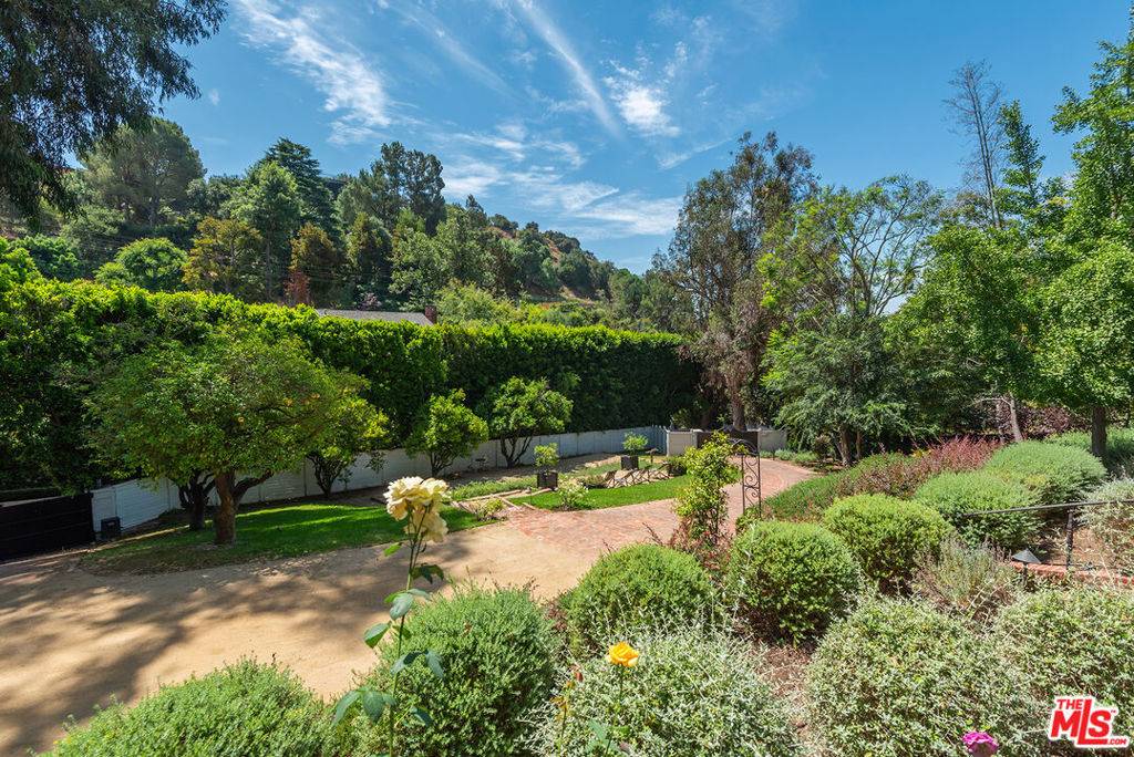 Beverly Hills, CA 90210,9305 Hazen DR