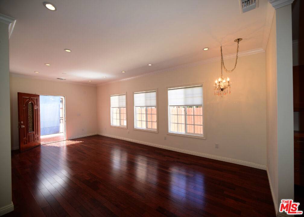 Los Angeles, CA 90006,3148 W 11th ST