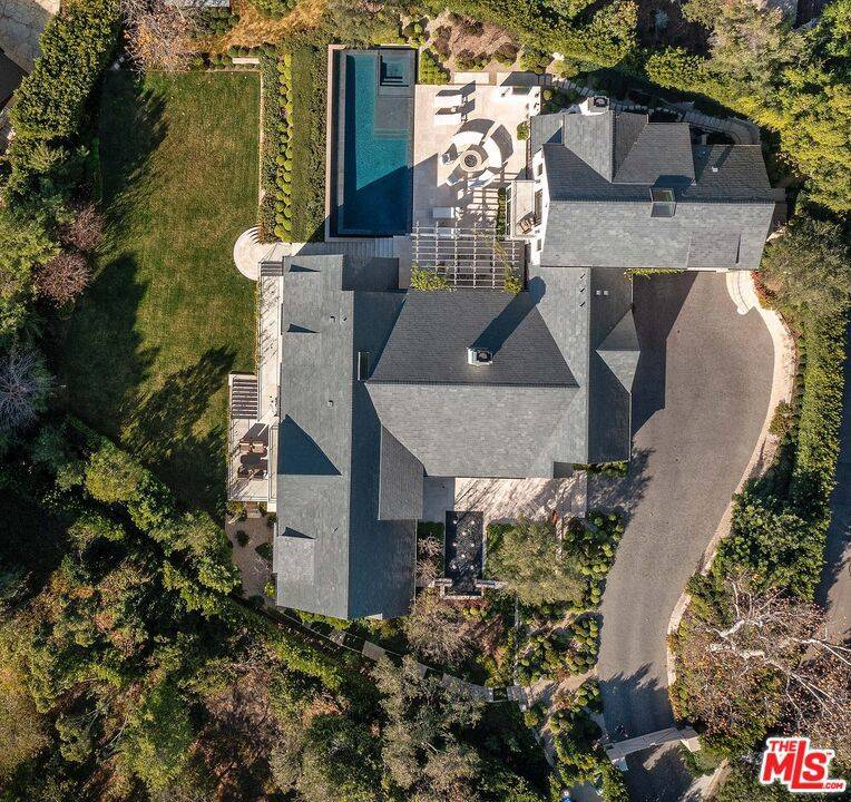 Los Angeles, CA 90049,141 N Bentley AVE