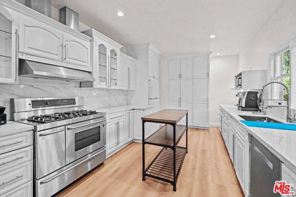 Los Angeles, CA 90019,1237 S Wilton PL