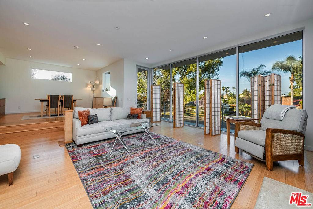 Sherman Oaks, CA 91423,14420 Dunbar PL