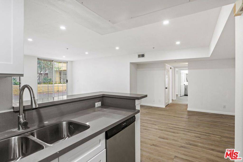 Los Angeles, CA 90025,11711 Ohio AVE #206