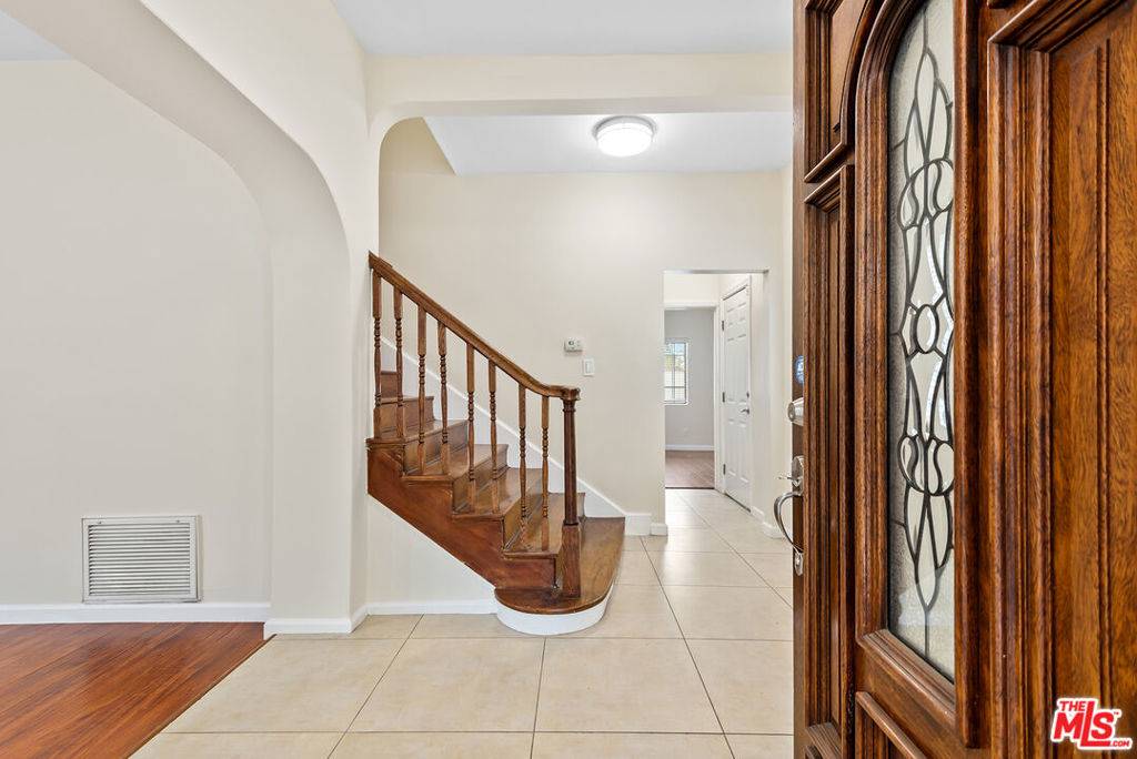 Los Angeles, CA 90005,4090 Leeward AVE