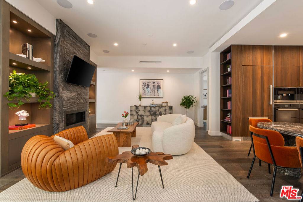 West Hollywood, CA 90069,732 Huntley DR #A