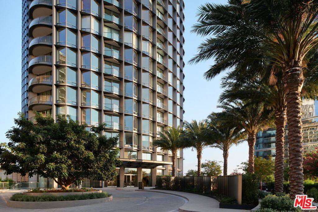Los Angeles, CA 90067,211 Elm Court #16E