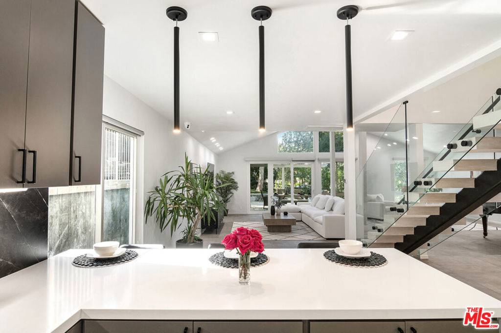 Sherman Oaks, CA 91403,3585 Alana DR