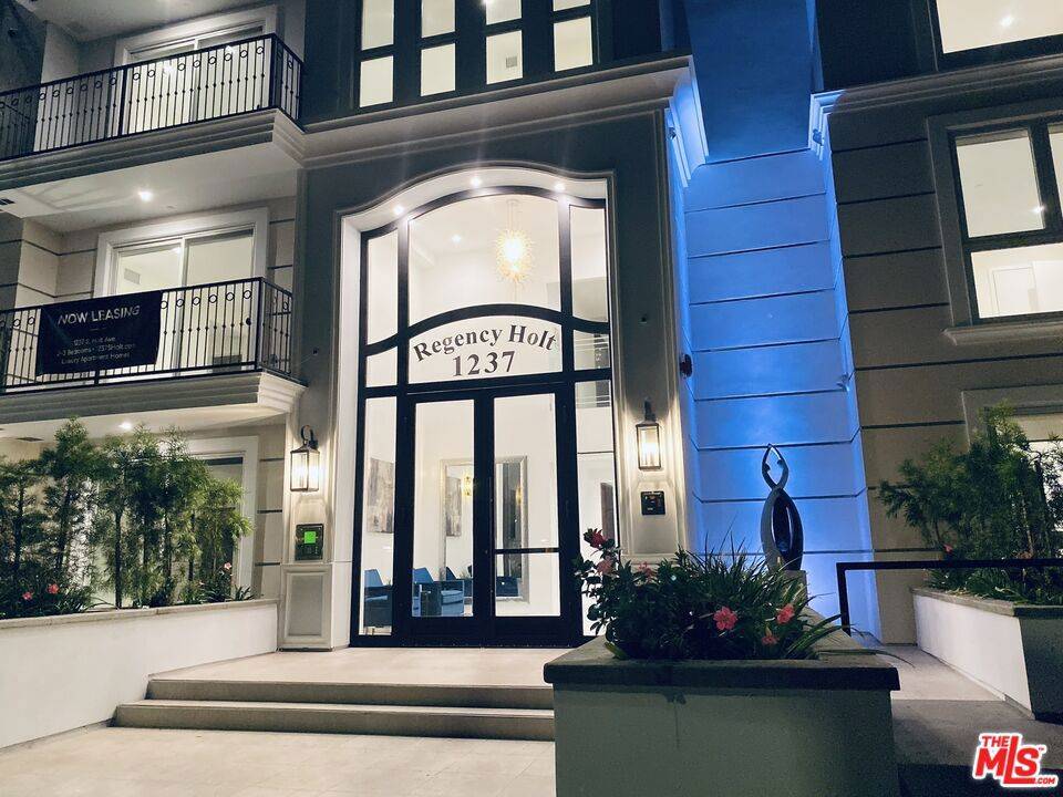 Los Angeles, CA 90035,1237 S Holt AVE #206