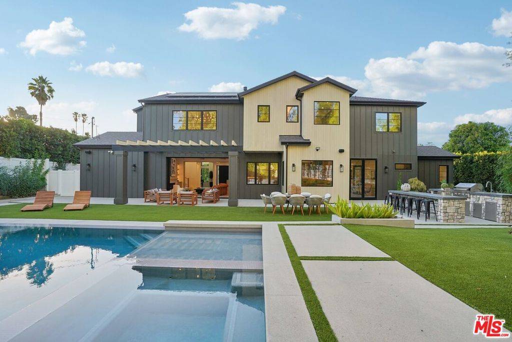 Tarzana, CA 91356,5124 Calvin AVE