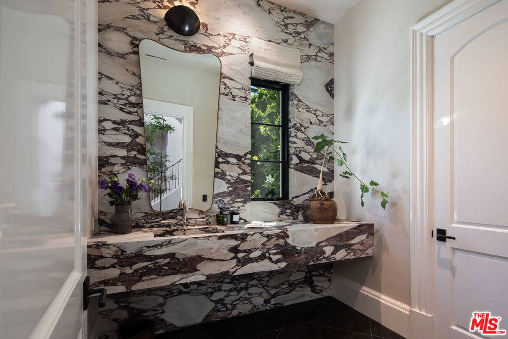 912 Benedict Canyon DR Beverly Hills, CA 90210