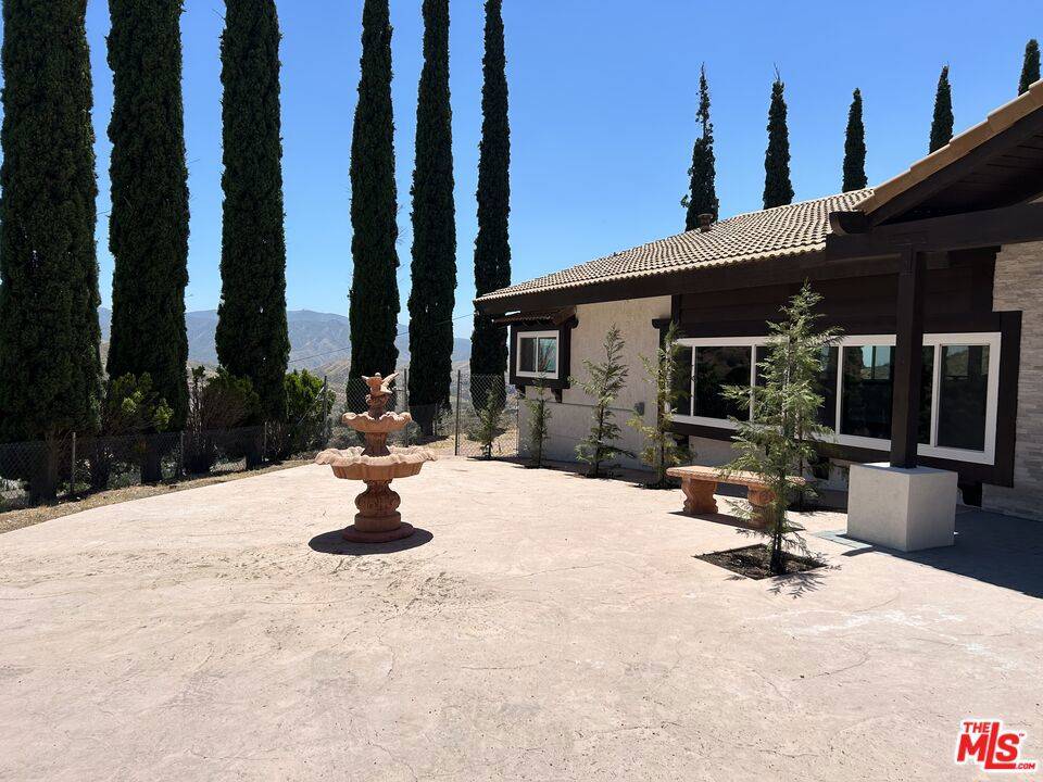 Agua Dulce, CA 91390,9333 Escondido Canyon RD
