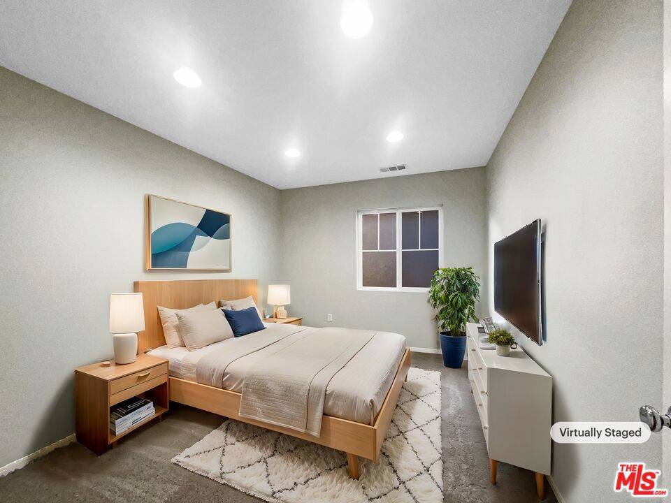 Valencia, CA 91354,24043 Tango DR