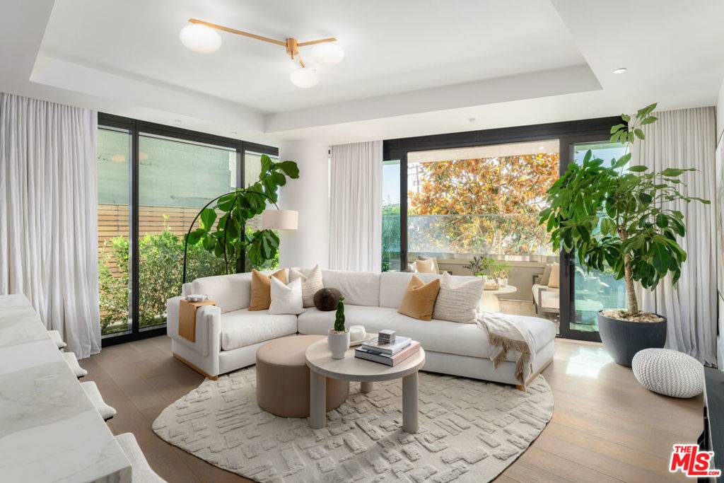 West Hollywood, CA 90069,8420 W Sunset BLVD #107