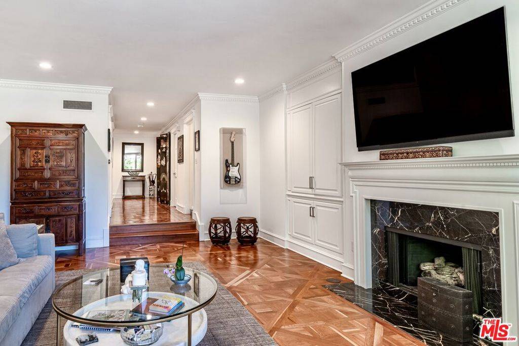 Beverly Hills, CA 90212,415 S Spalding DR #102
