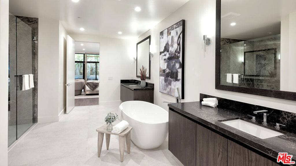 Beverly Hills, CA 90210,425 N Palm DR #102