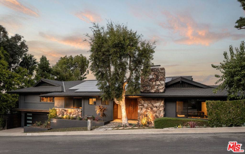 Encino, CA 91436,3442 Colville PL