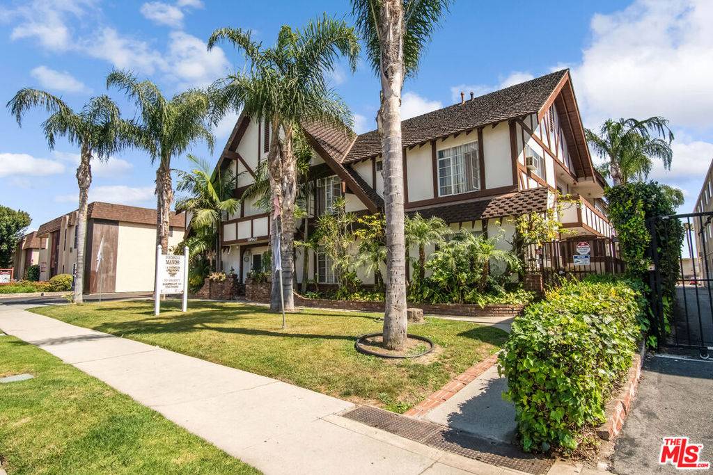 Northridge, CA 91324,18540 & 18551 Prairie ST