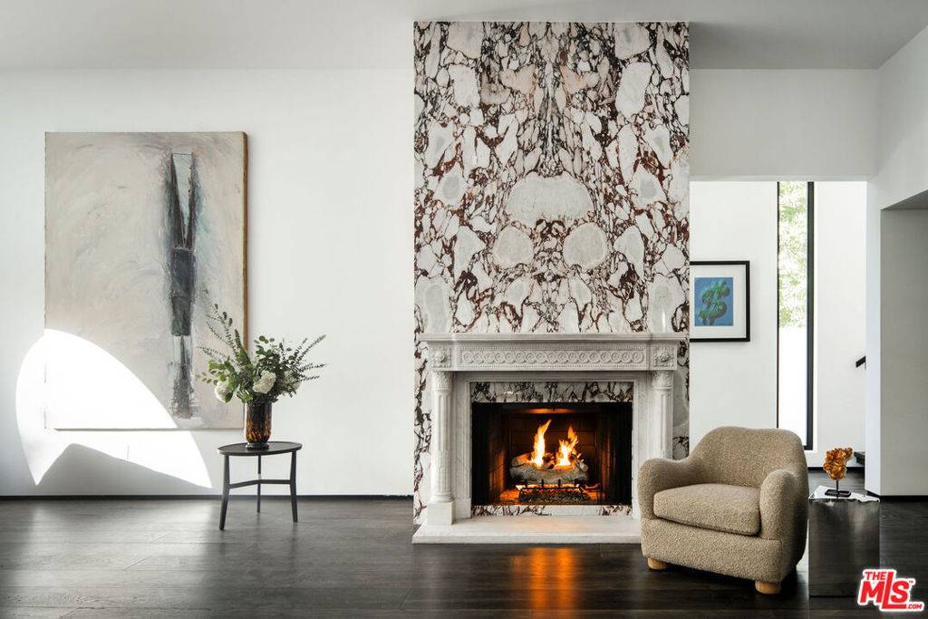West Hollywood, CA 90069,810 N Orlando AVE
