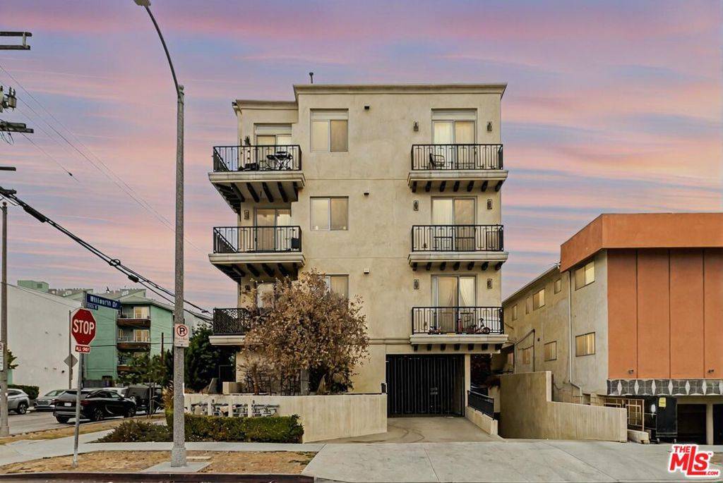 Los Angeles, CA 90035,8520 Whitworth DR #202