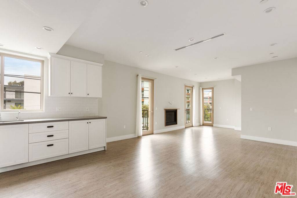 Los Angeles, CA 90035,8520 Whitworth DR #202