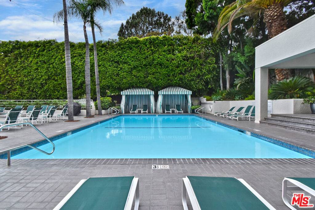 West Hollywood, CA 90069,1131 ALTA LOMA RD #422