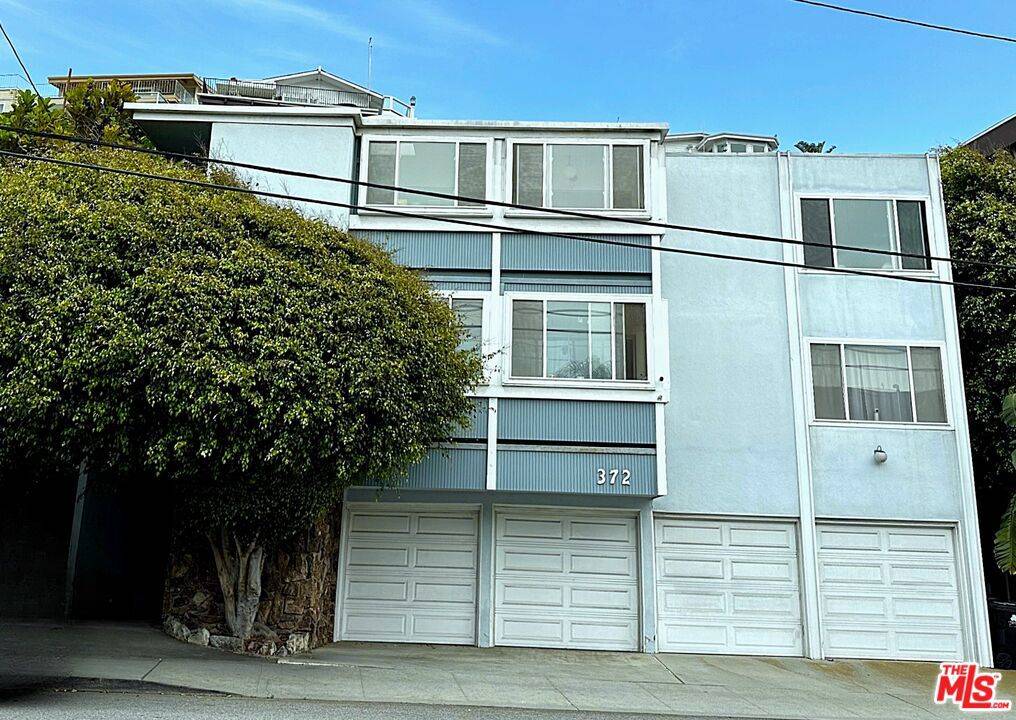 Playa Del Rey, CA 90293,372 Pershing DR
