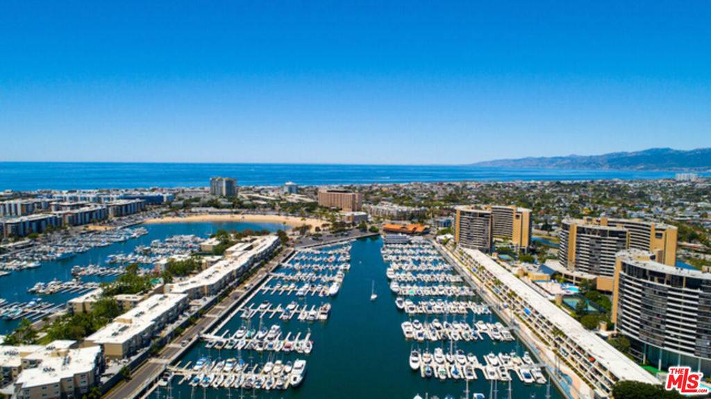 Marina Del Rey, CA 90292,4314 Marina City DR #824