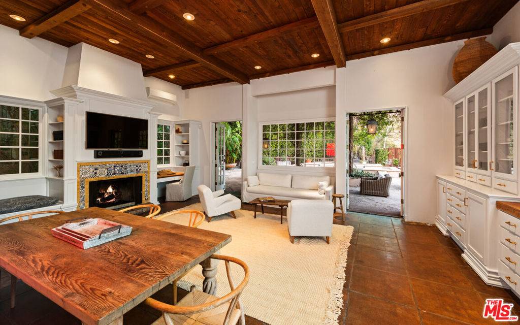 Beverly Hills, CA 90210,1410 Davies DR