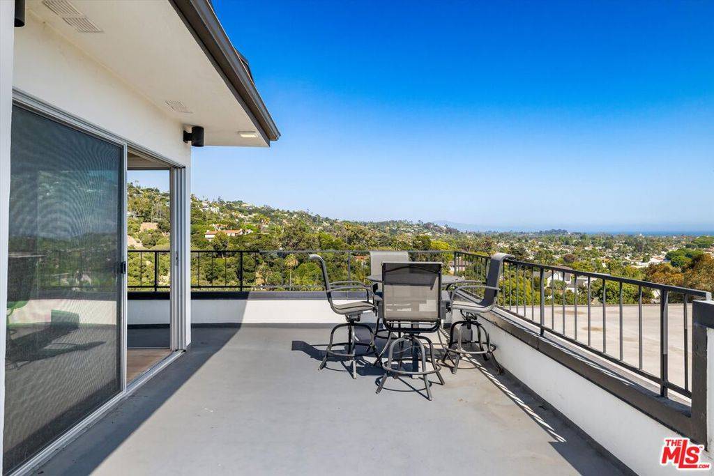 Santa Barbara, CA 93103,813 E Anapamu ST #PenthouseB