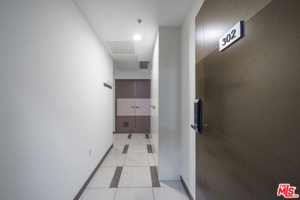 Los Angeles, CA 90006,903 S New Hampshire AVE #302