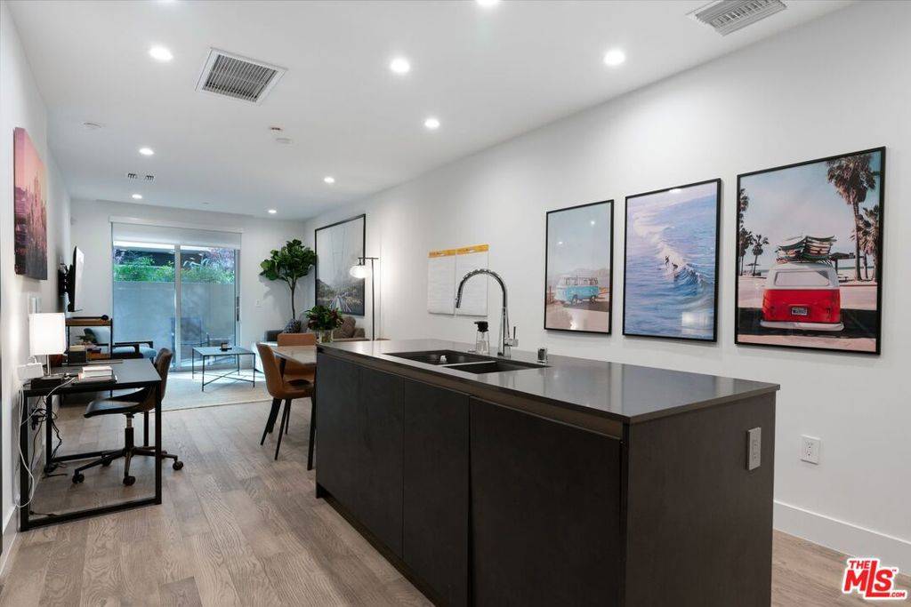West Hollywood, CA 90069,728 N Sweetzer AVE #111