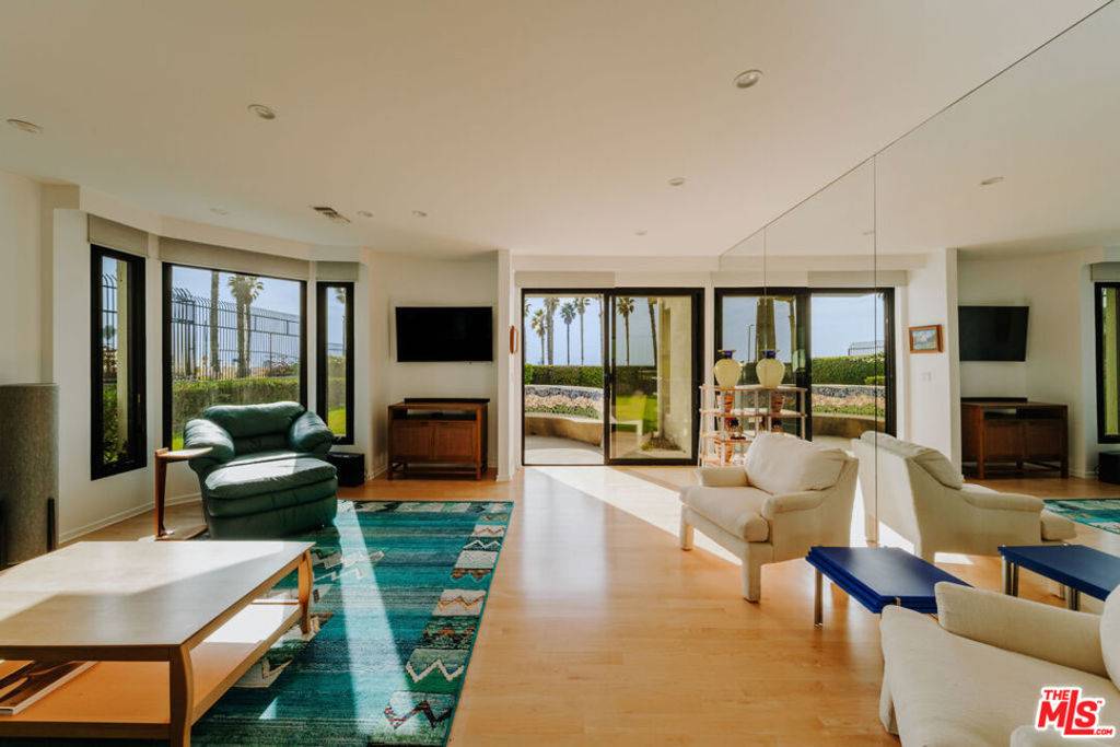 Santa Monica, CA 90405,23 Sea Colony DR