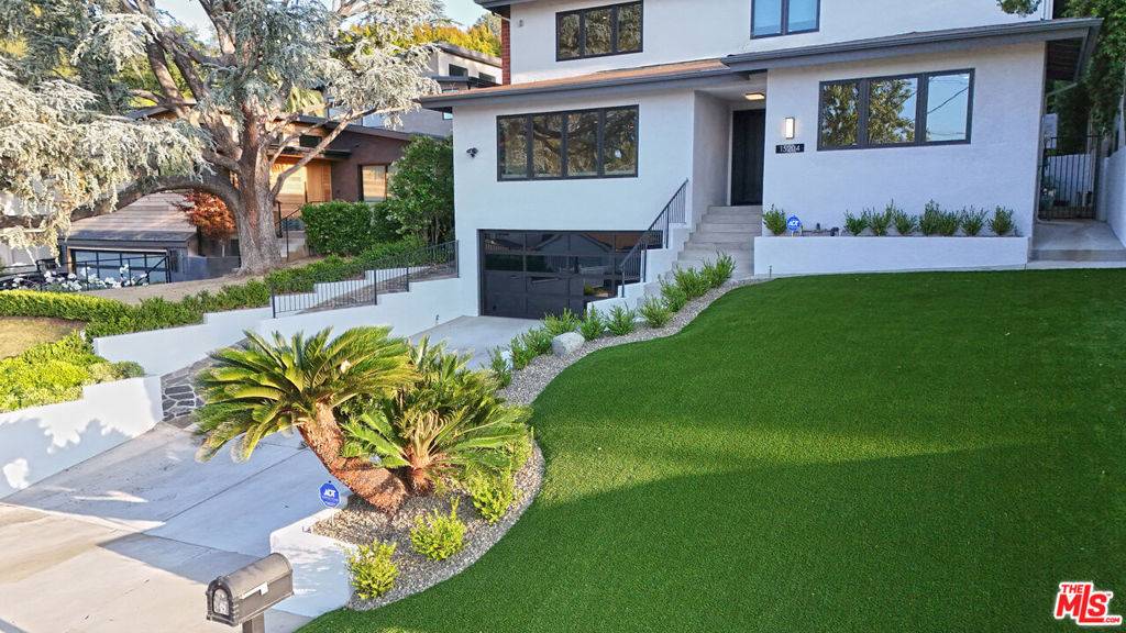 Sherman Oaks, CA 91403,15204 Valley Vista BLVD