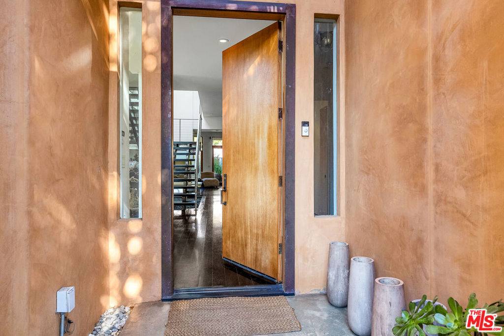 Santa Monica, CA 90403,1055 26th ST