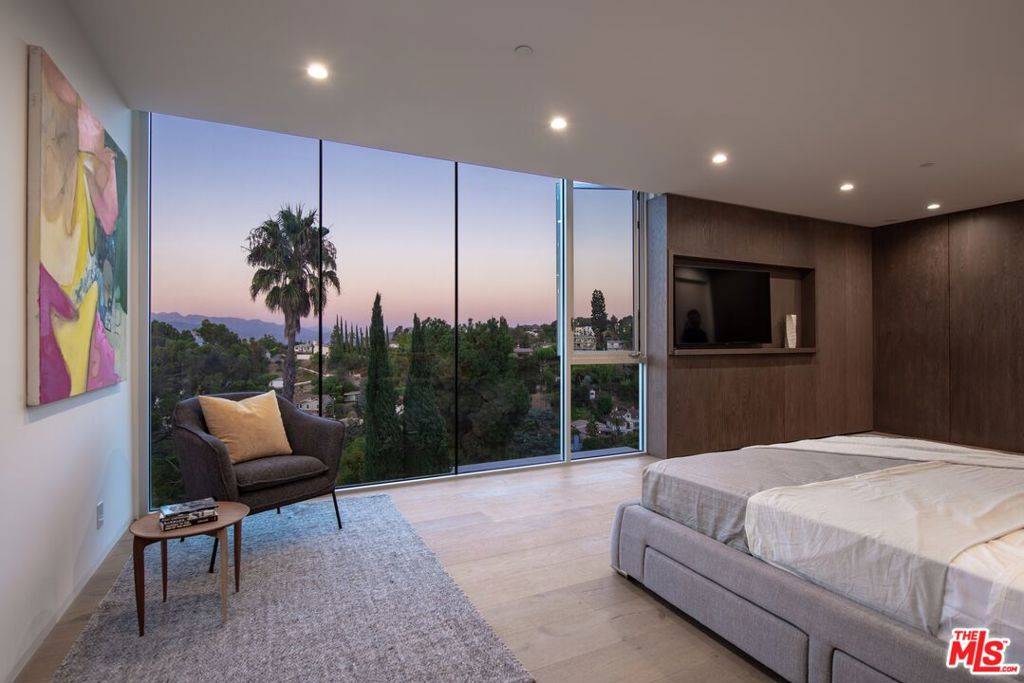 Sherman Oaks, CA 91423,3925 Murietta AVE