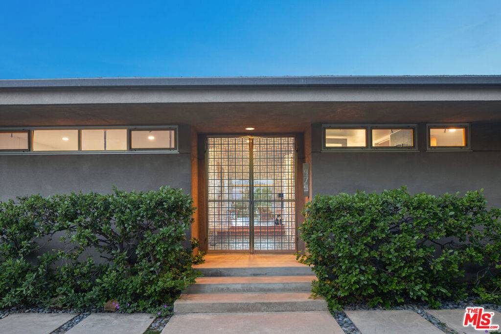 Calabasas, CA 91302,475 Stunt RD