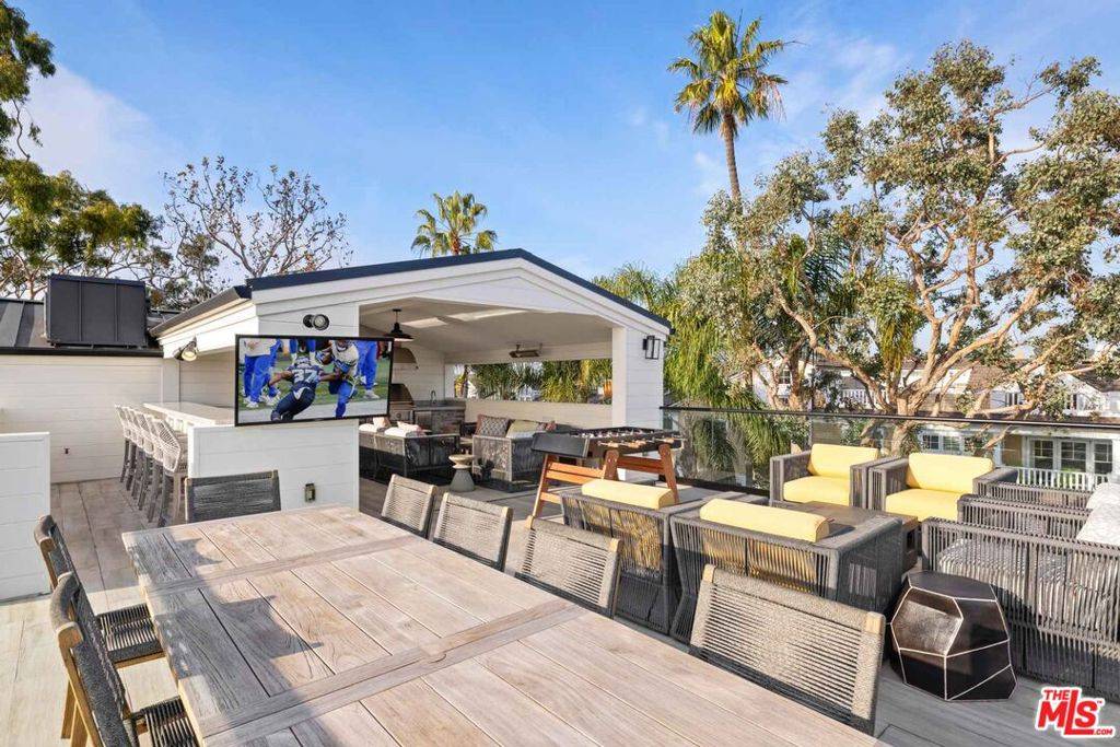 Newport Beach, CA 92662,121 Emerald AVE #2