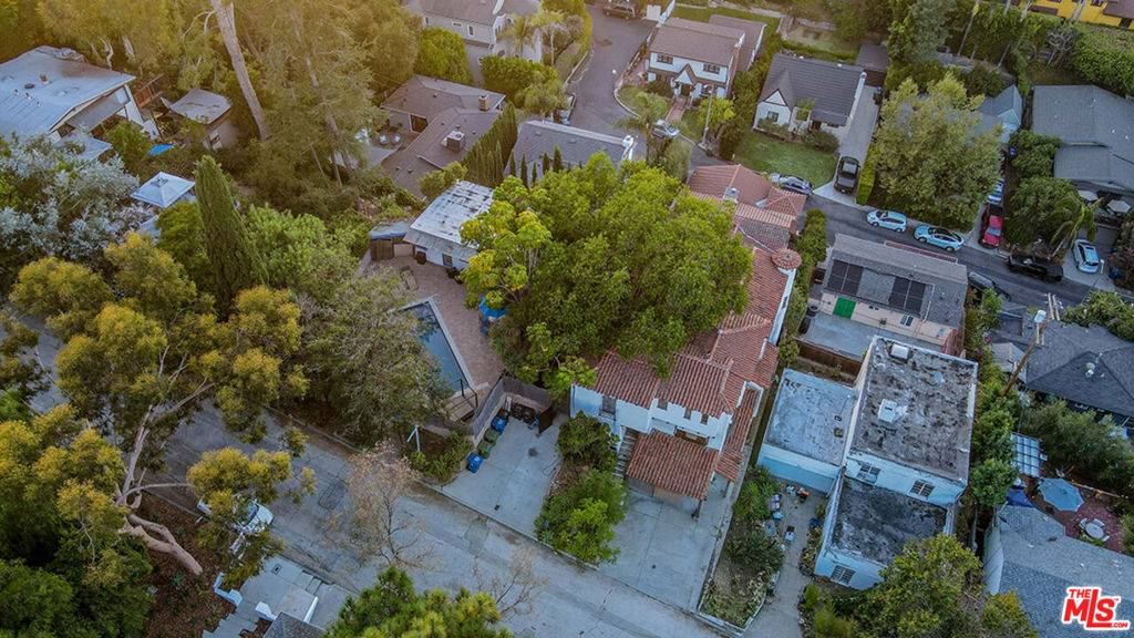 Los Angeles, CA 90068,3131 & 3135 Oakcrest DR