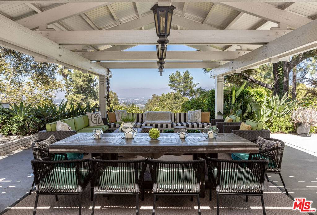 Encino, CA 91436,3121 Fond DR