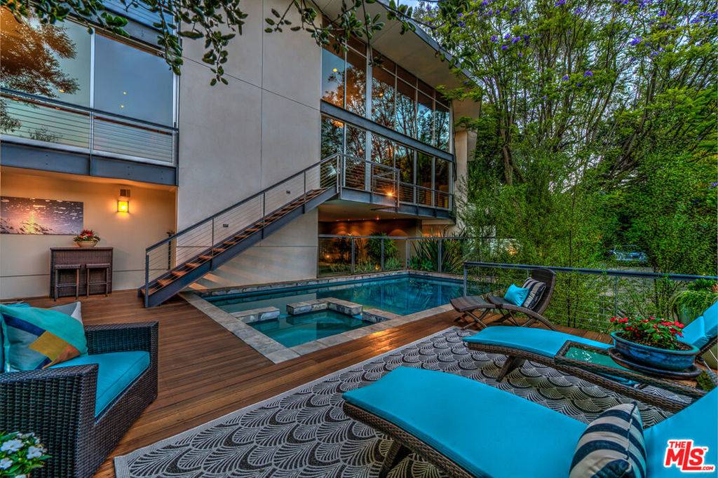 Beverly Hills, CA 90210,2207 Bowmont DR