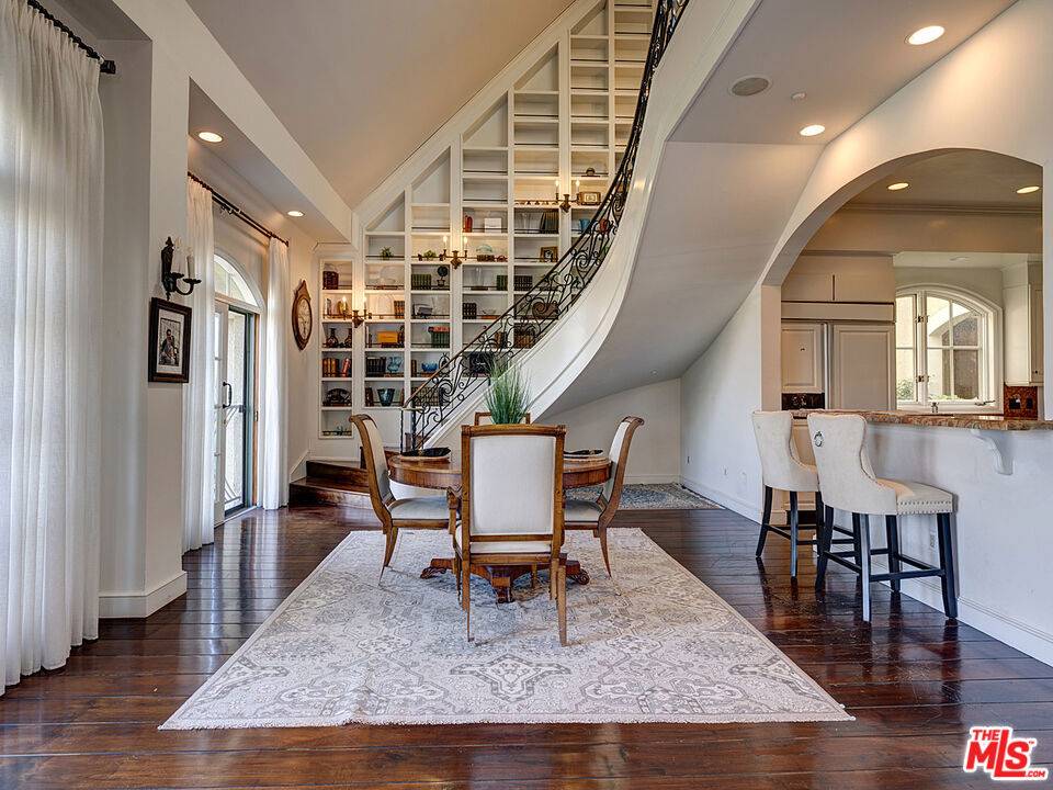 Beverly Hills, CA 90212,277 S Spalding DR #401