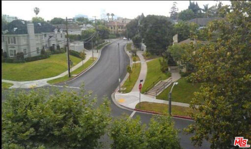 Los Angeles, CA 90005,801 S Plymouth BLVD #302