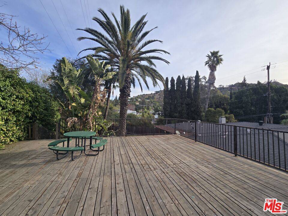 Studio City, CA 91604,3057 Laurel Canyon BLVD