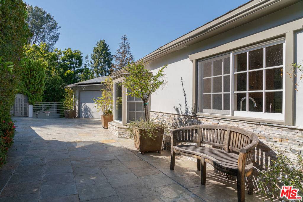 Sherman Oaks, CA 91423,13477 Contour DR