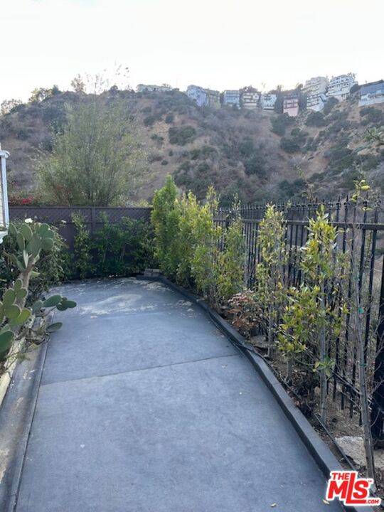 Los Angeles, CA 90046,8159 Laurelmont DR