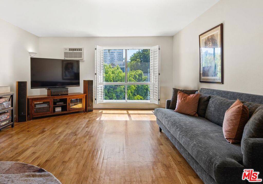 West Hollywood, CA 90069,1222 N Olive DR #305